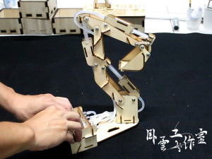 臥雲工作室-液壓挖土機